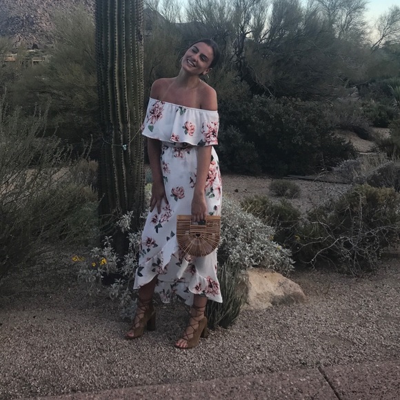 Mimi chica Floral Off the Shoulder Maxi Dres - Picture 3 of 4